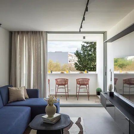 Beautifully Brand New In Apartment