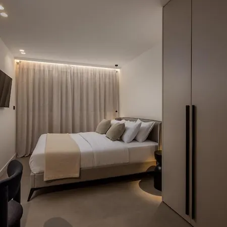 Beautifully Brand New In * Split