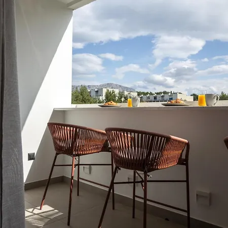 Beautifully Brand New In Apartment