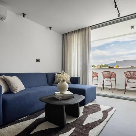 Beautifully Brand New In Apartment Split