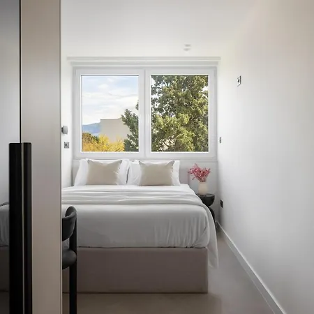 Beautifully Brand New In Appartement *
